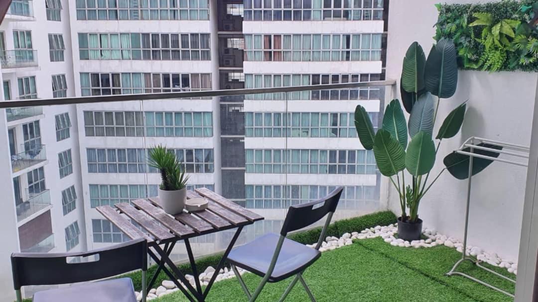 Regalia Suites With Infinity Pool Klcc By Staycation Homes Kuala Lumpur Exterior photo
