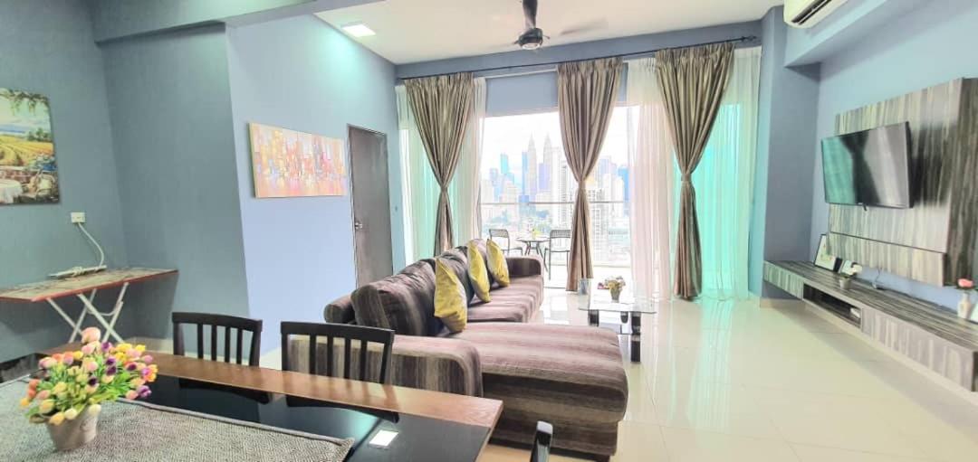 Regalia Suites With Infinity Pool Klcc By Staycation Homes Kuala Lumpur Exterior photo