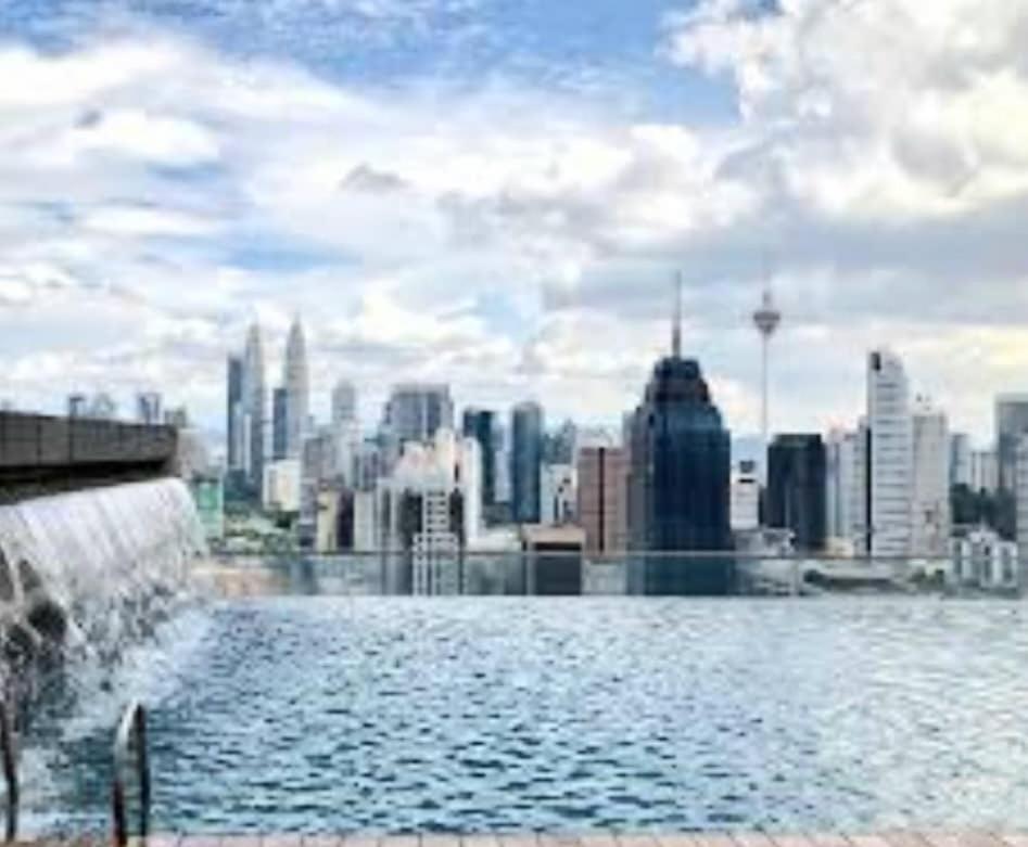 Regalia Suites With Infinity Pool Klcc By Staycation Homes Kuala Lumpur Exterior photo