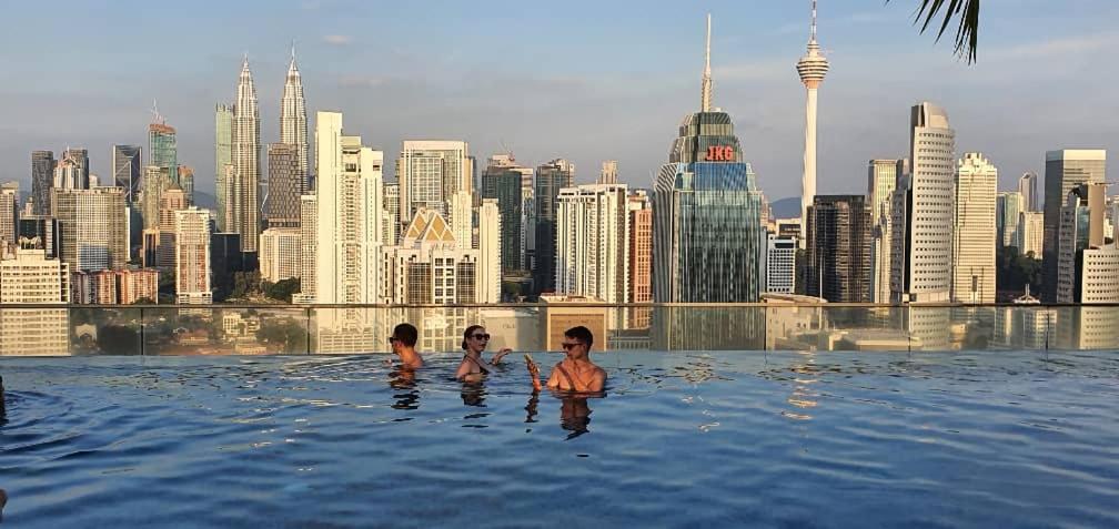 Regalia Suites With Infinity Pool Klcc By Staycation Homes Kuala Lumpur Exterior photo