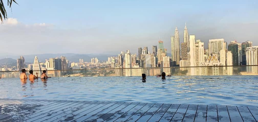 Regalia Suites With Infinity Pool Klcc By Staycation Homes Kuala Lumpur Exterior photo