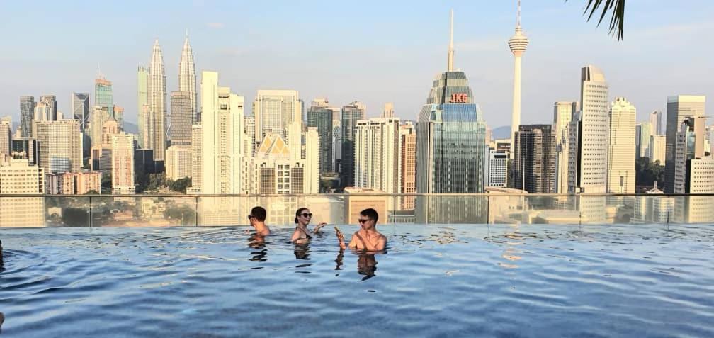 Regalia Suites With Infinity Pool Klcc By Staycation Homes Kuala Lumpur Exterior photo