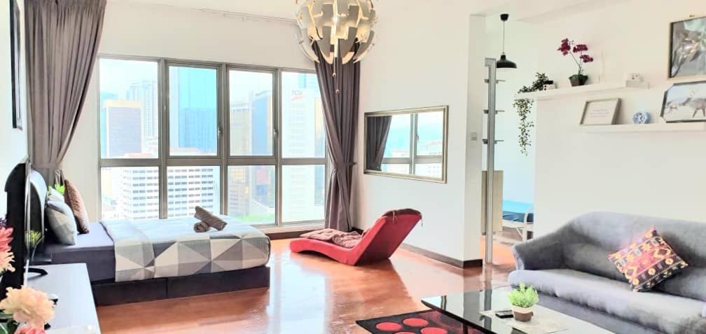 Regalia Suites With Infinity Pool Klcc By Staycation Homes Kuala Lumpur Exterior photo