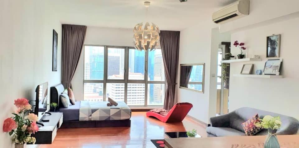 Regalia Suites With Infinity Pool Klcc By Staycation Homes Kuala Lumpur Exterior photo