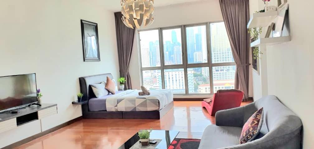 Regalia Suites With Infinity Pool Klcc By Staycation Homes Kuala Lumpur Exterior photo